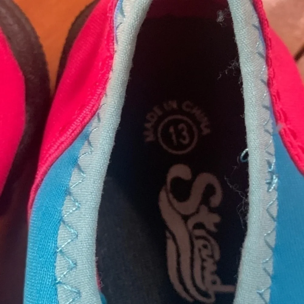 Water shoes, used x1. In good condition, felt‎ bottom anti slip.